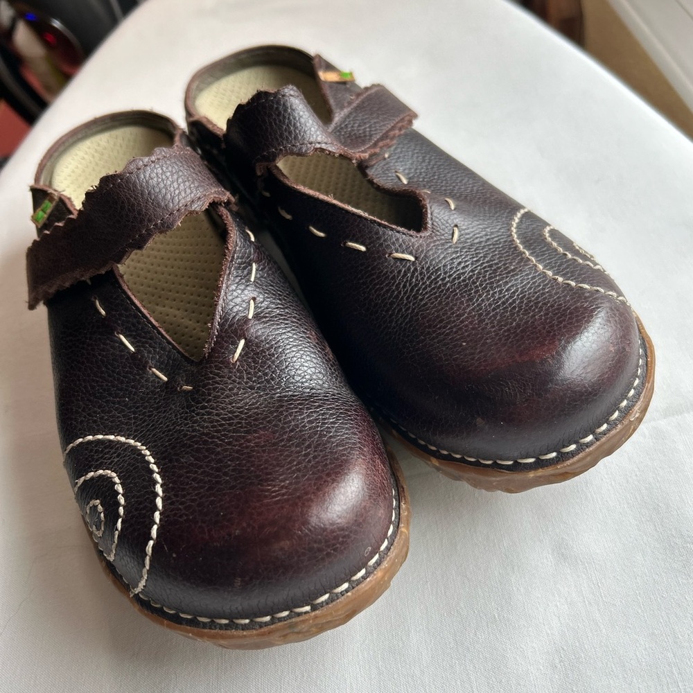 El Naturalista clogs 41 like new